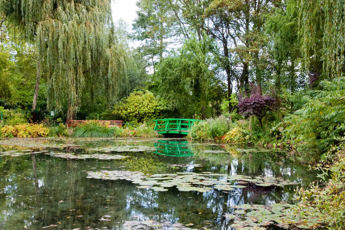 Giverny bike tour – See the famous bridge in Monet’s lush garden