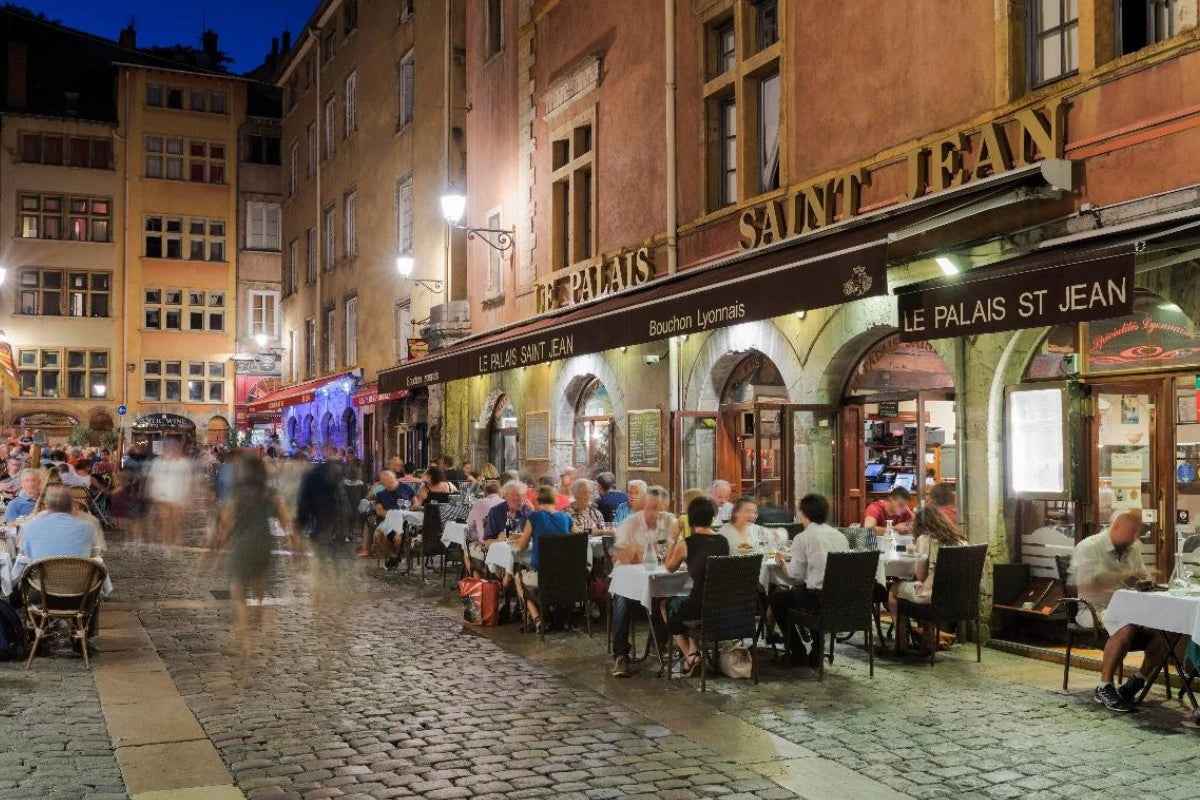 A traditional Lyonnaise restaurant in Lyon.