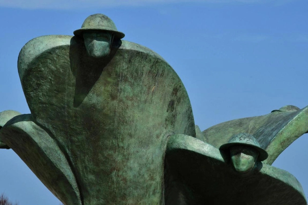 A statue of two Canadian soldiers at the Juno Beach Centre.